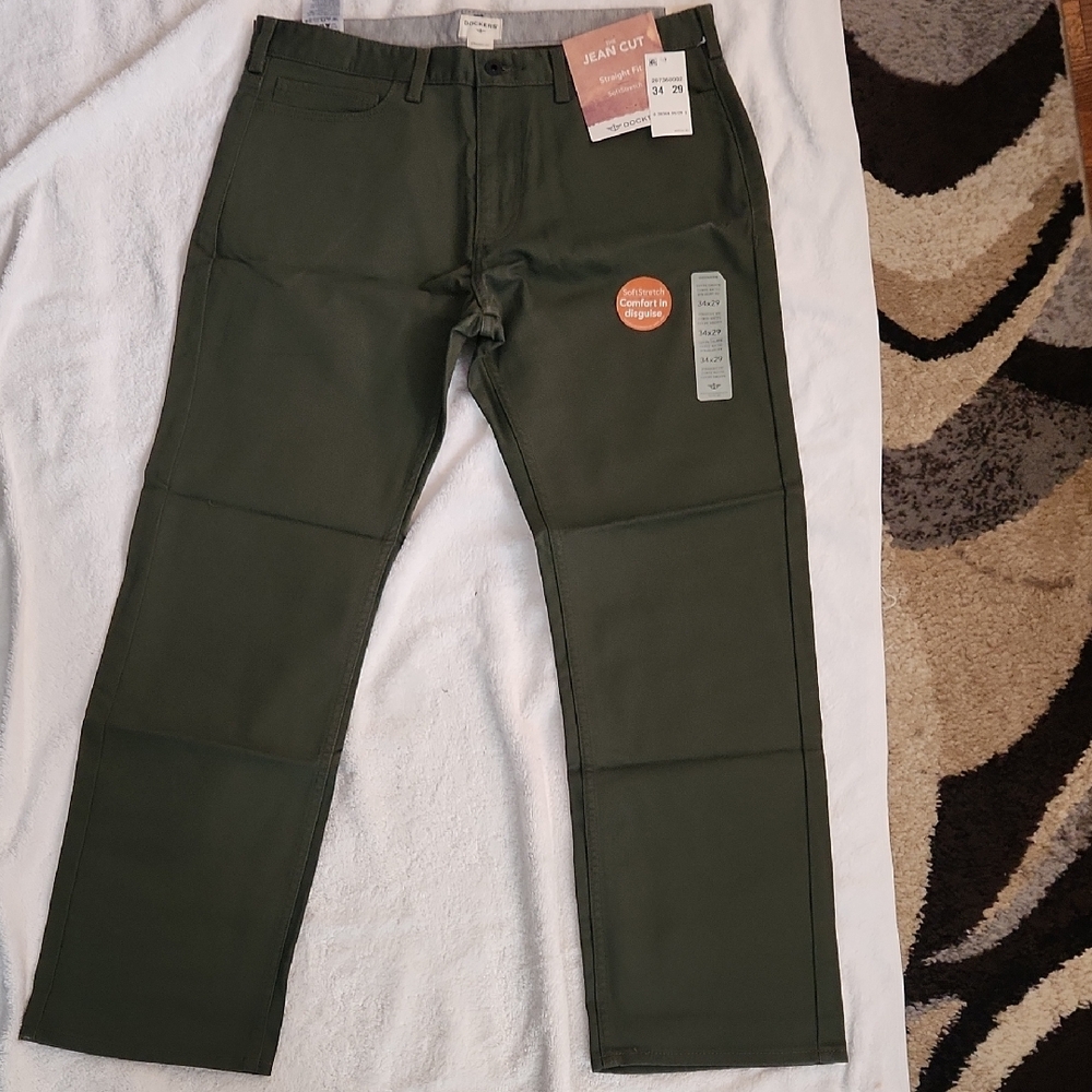New Dockers SoftStretch Straight Fit Pants in Olive